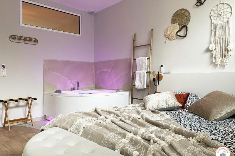 The Pearl with Jacuzzi and Cinema - image 23