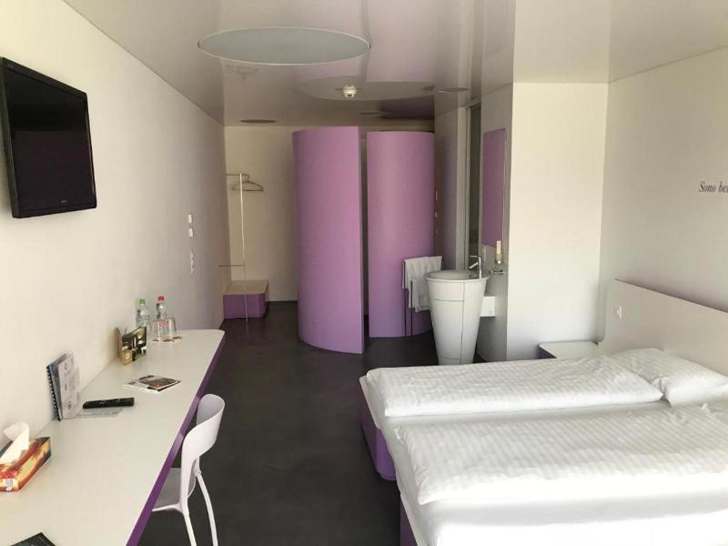 Standard Double Room image 2