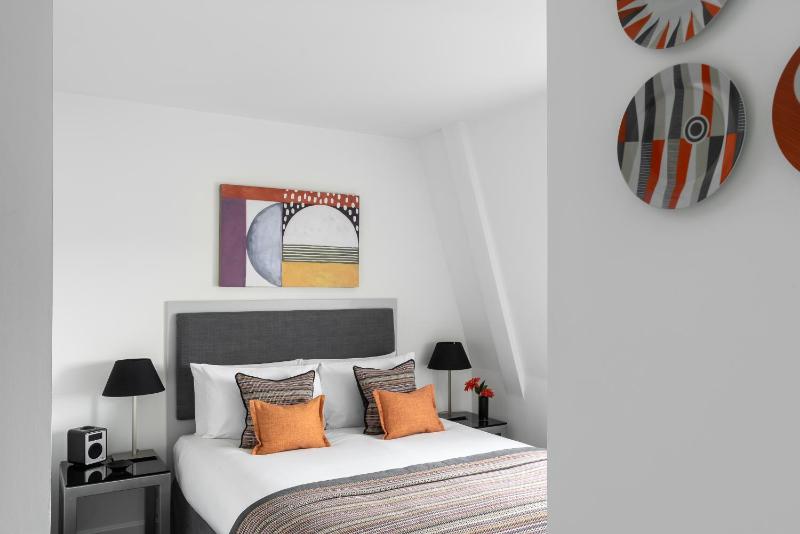One-Bedroom Suite image 4