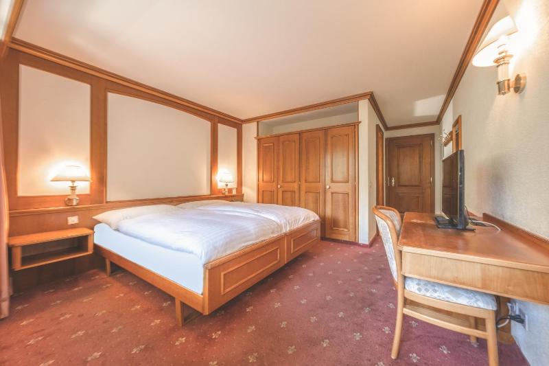 Superior Double Room with Matterhorn View image 3