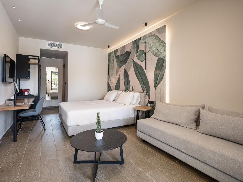 Economy Double Room image 4