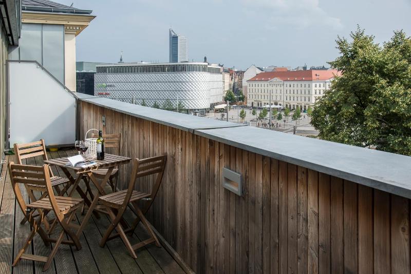 Deluxe Apartment with Balcony image 1