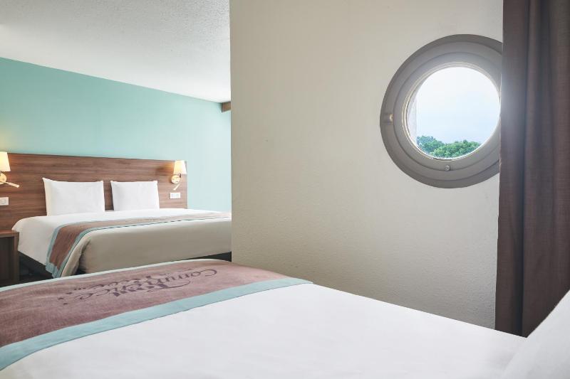 1 Double Bed 1 Single Bed image 4