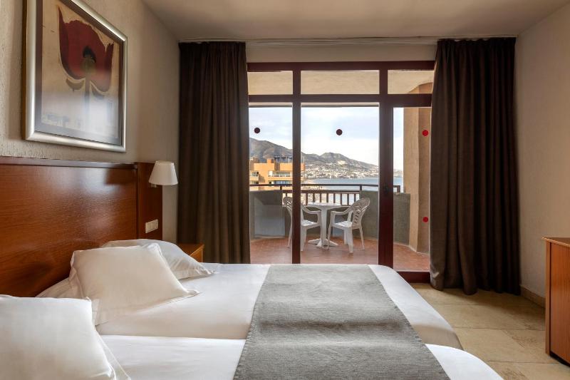 Twin Room with Sea View image 4