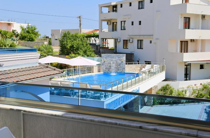 Double Room with Garden View image 3