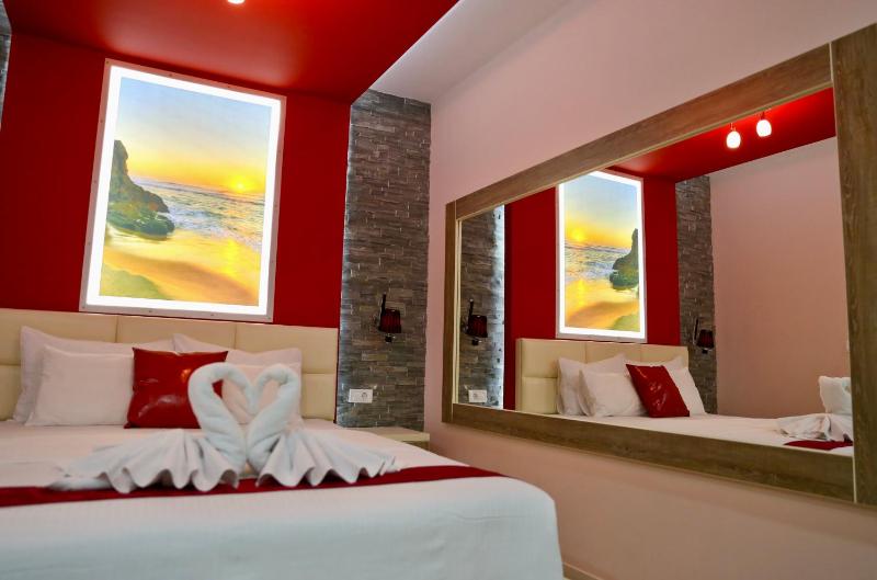 Double Room with Balcony (3 Adults) image 3