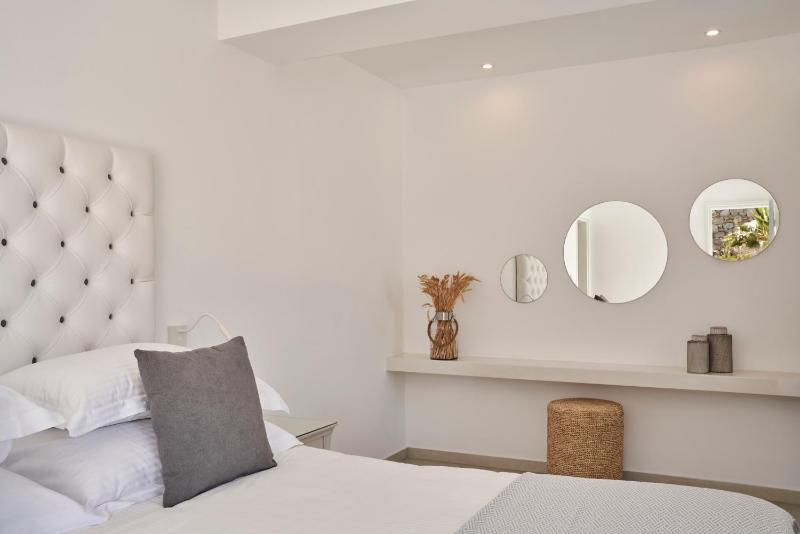 Deluxe Double or Twin Room with Sea View image 1
