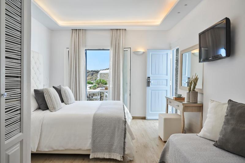 Standard Triple Room image 4