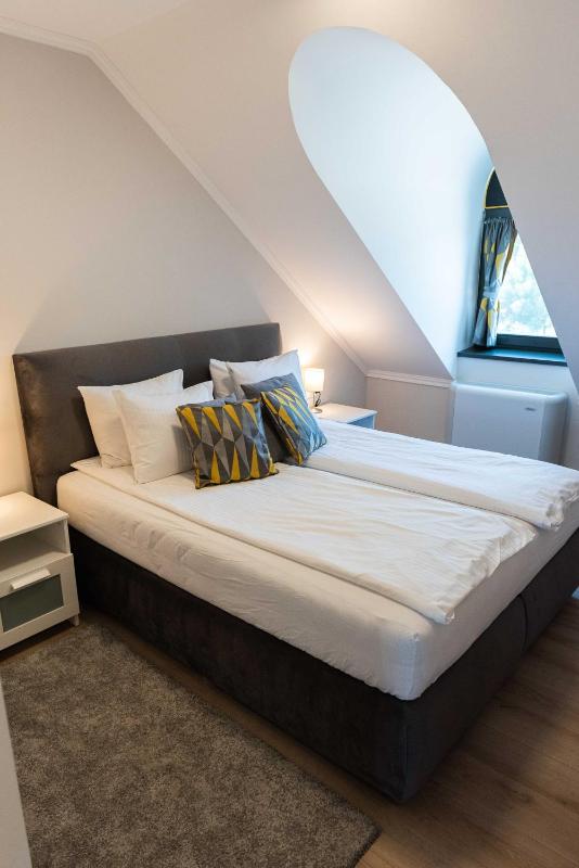 Double Room with Lake View image 3