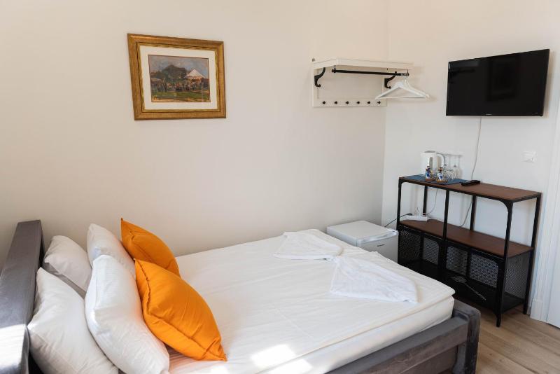 Superior Queen Room image 4