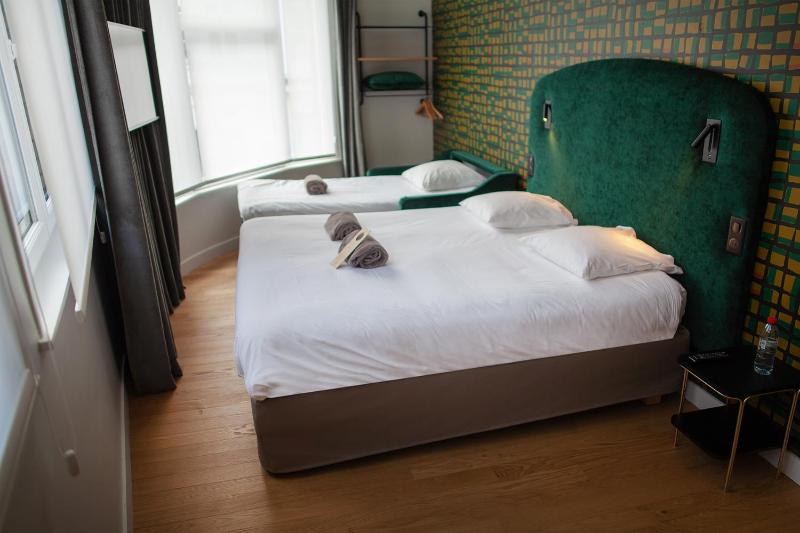 Privilege Triple Room image 4