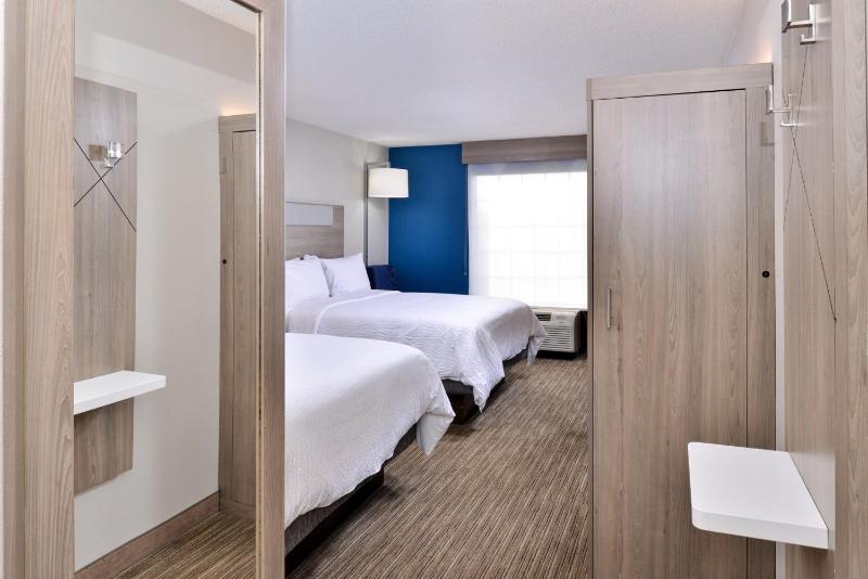 Standard Room with Two Queen Beds image 2