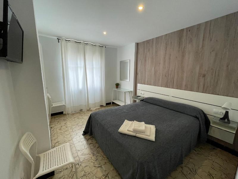 Standard Double or Twin Room image 4