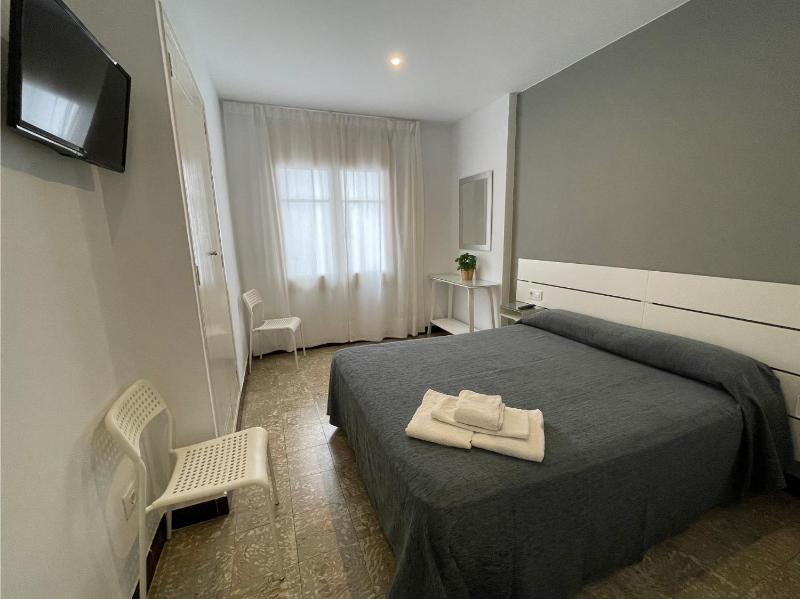 Standard Double or Twin Room image 2