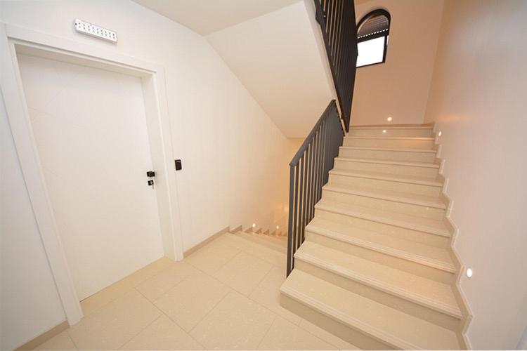 Miss Saray - image 12