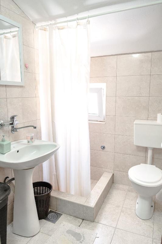 Double Room with Private External Bathroom image 2