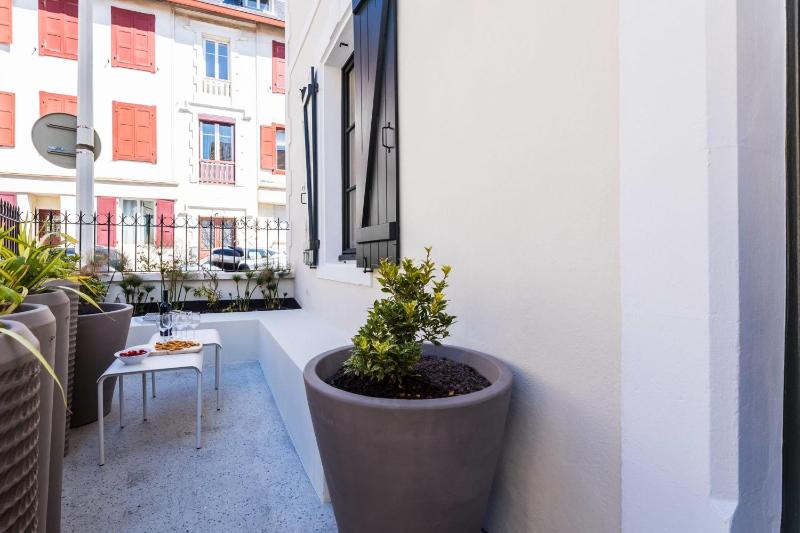 PAMPA KEYWEEK Town house with terrace in Biarritz - image 35