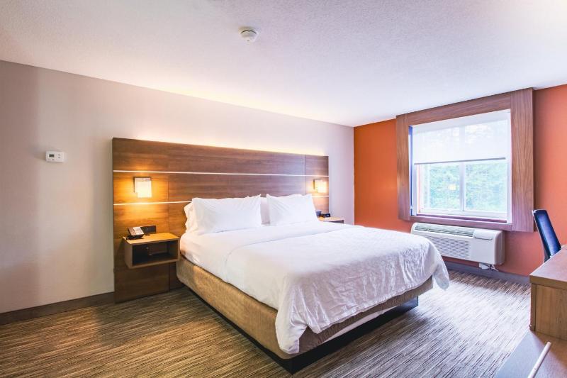 King Suite - Non-Smoking image 4