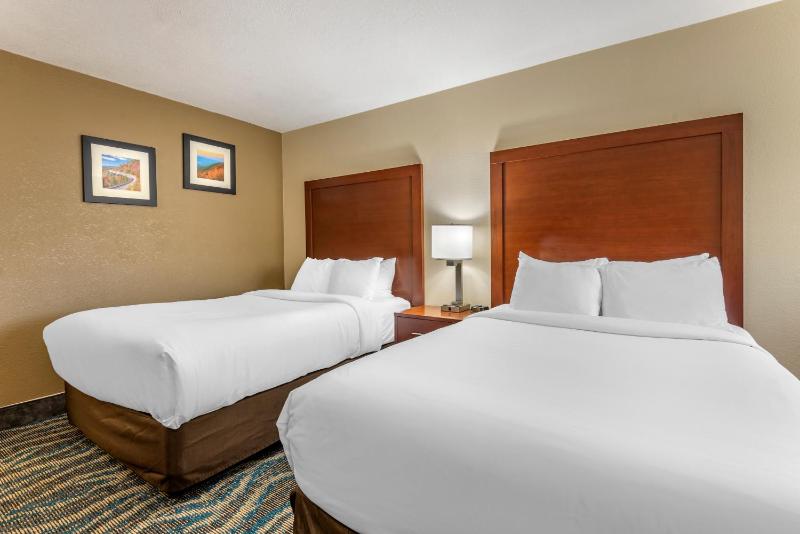Double Room with Two Double Beds - Non-Smoking image 4