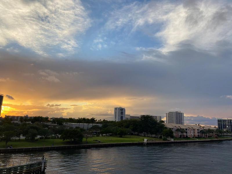 The Tides on Hollywood Beach OceanView 6D - image 7