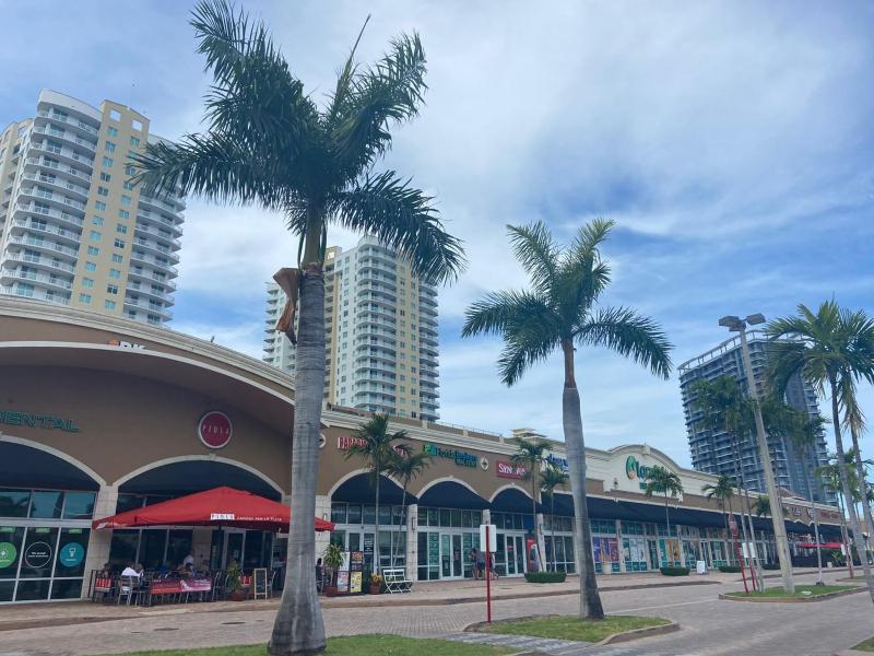 The Tides on Hollywood Beach OceanView 6D - image 25