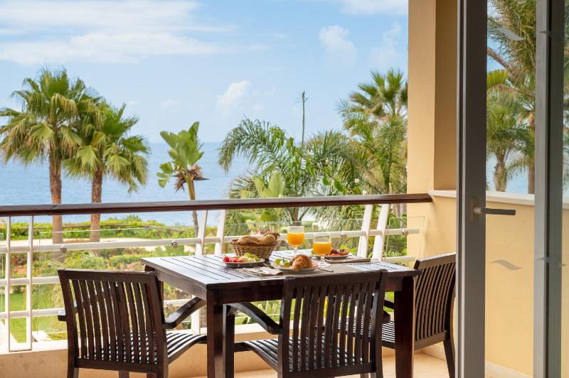 Studio with Balcony and Sea View image 1