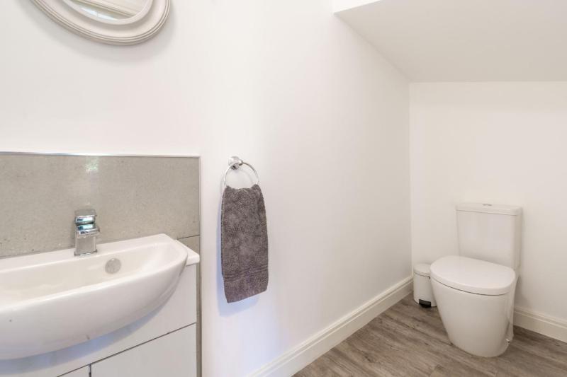 Lilipad Cottage - image 9