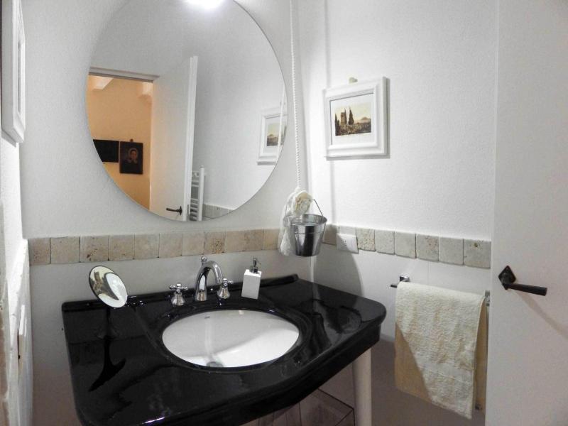 Deluxe Double Room image 2