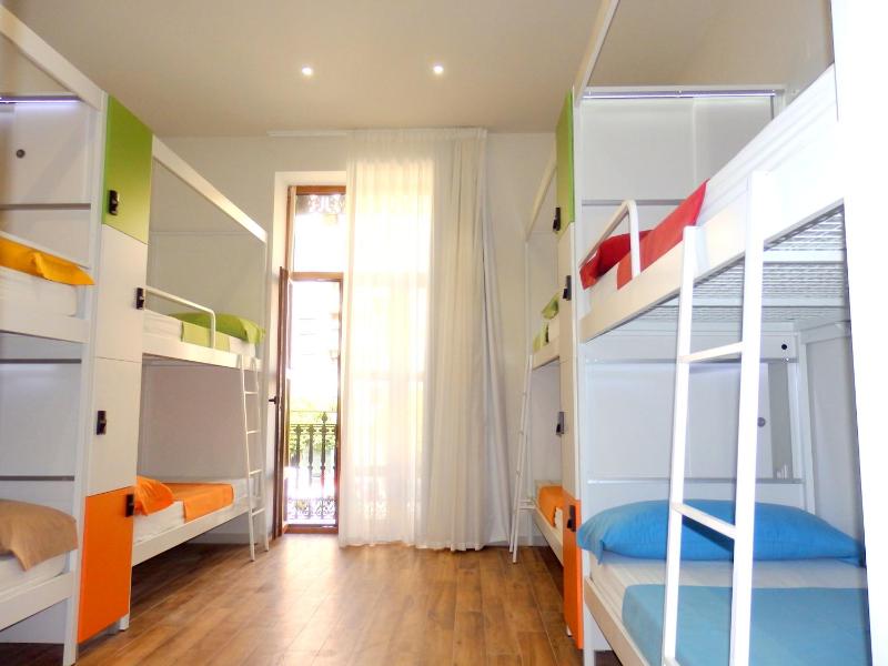 Bed in 8-Bed Dormitory Room image 4