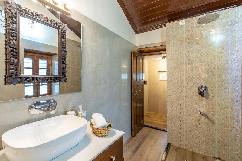 Vintage Musings by StayVista - 3BHK Pet-Friendly Mountain-View Villa - image 16