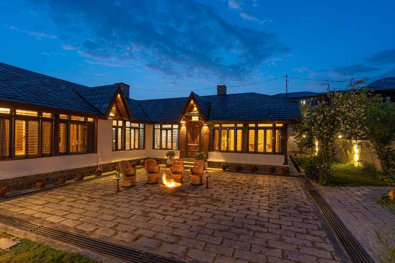 Vintage Musings by StayVista - 3BHK Pet-Friendly Mountain-View Villa - image 4