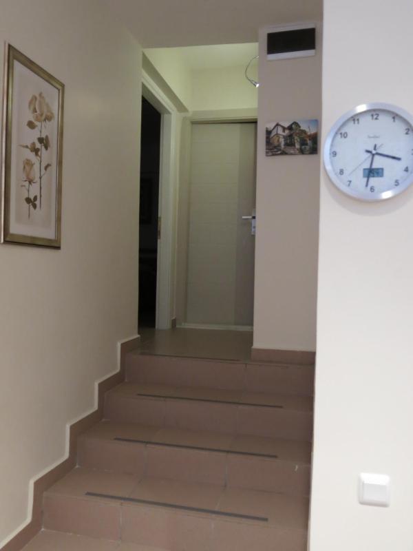Large Family Room image 4
