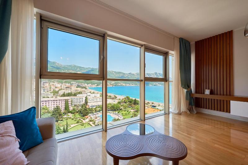 Deluxe Apartment image 1