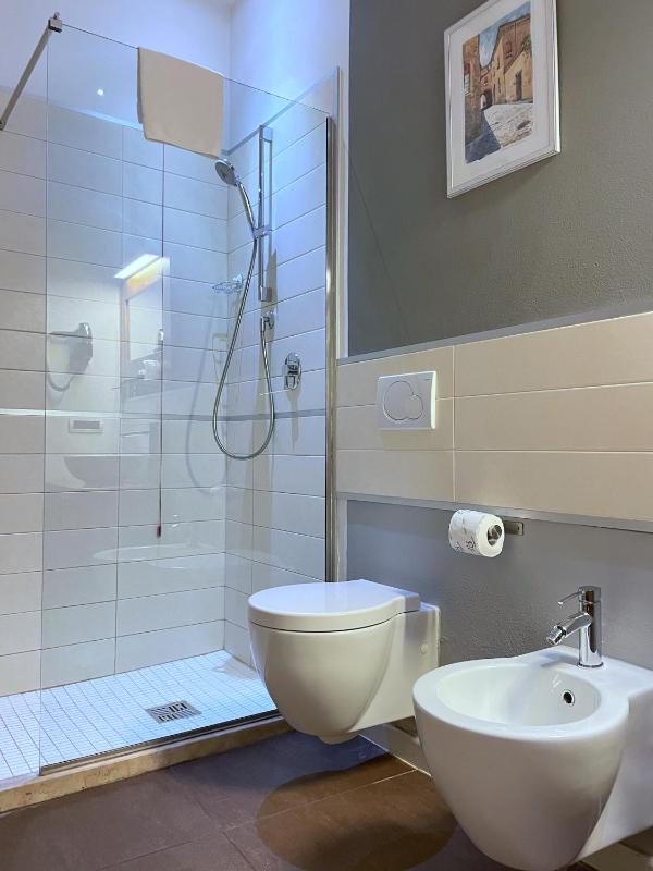 Superior Double Room image 3