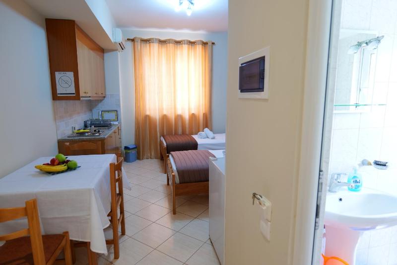 Studio Apartment image 2
