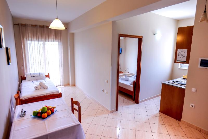 Studio Apartment with Sea View image 3