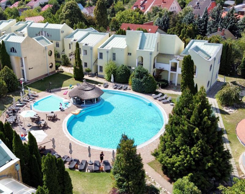 Poolside Apartman Siófok Images
