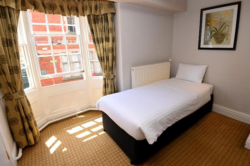 Standard Single Room image 4