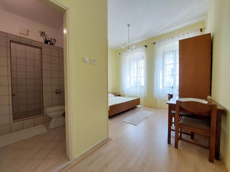 Double Room image 3
