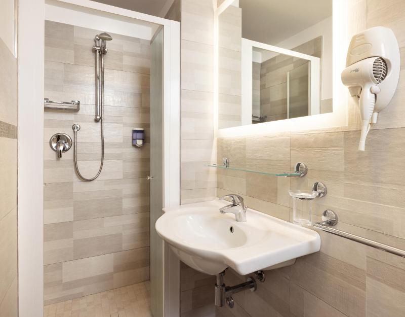Double Room with Balcony and Sea View image 1