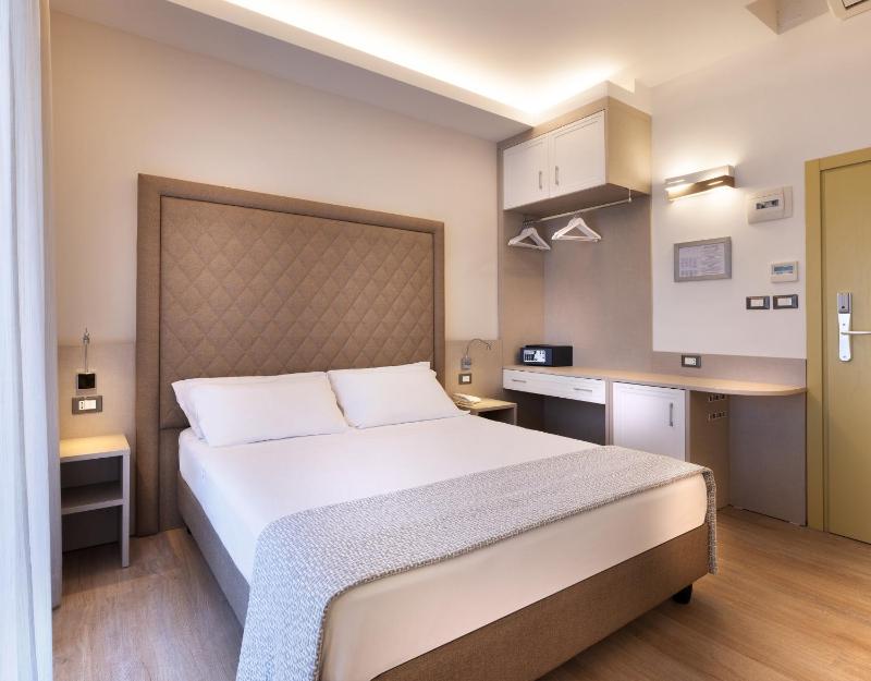 Superior Double Room image 4