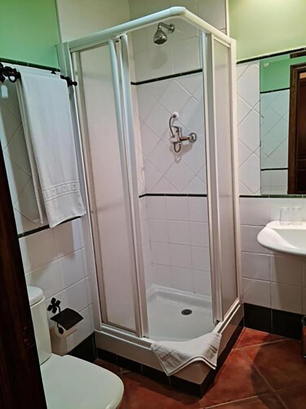 Double Room image 3