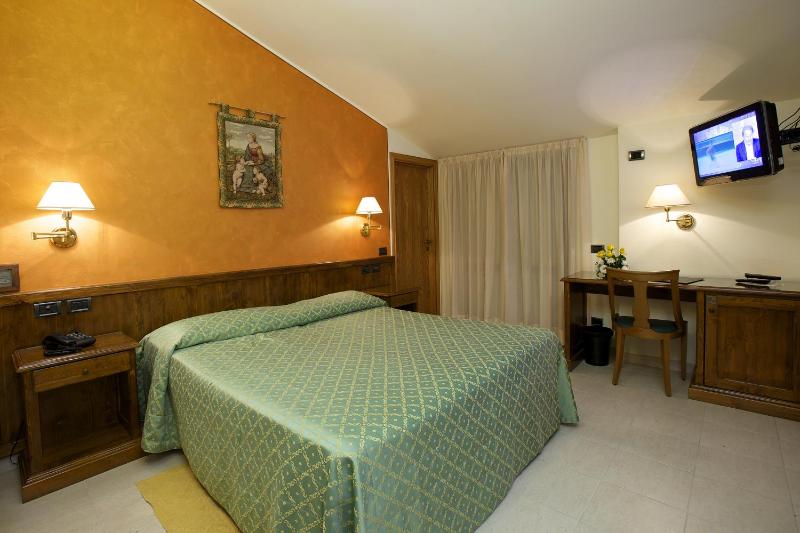 Superior Double or Twin Room image 4