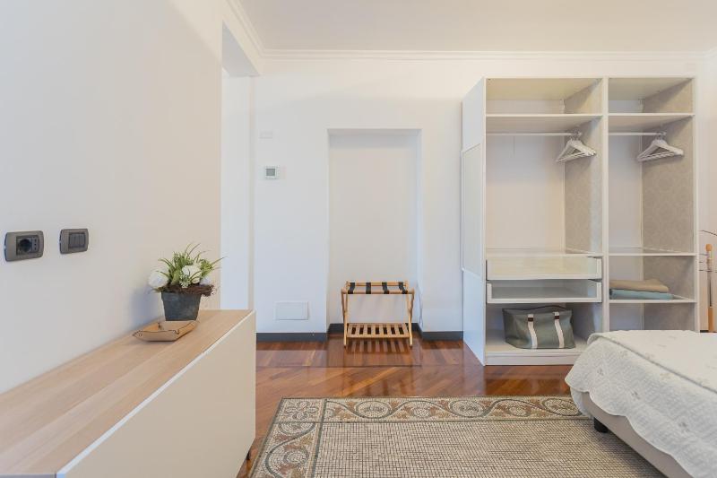 Lake Holiday Como by Rent All Como - image 14