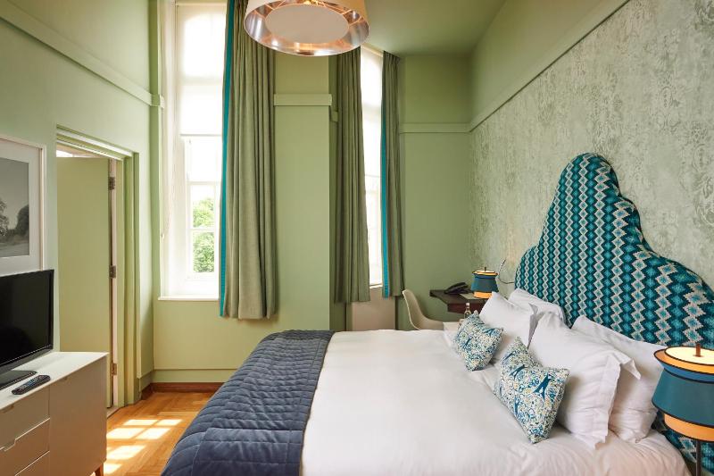 Deluxe Room image 4