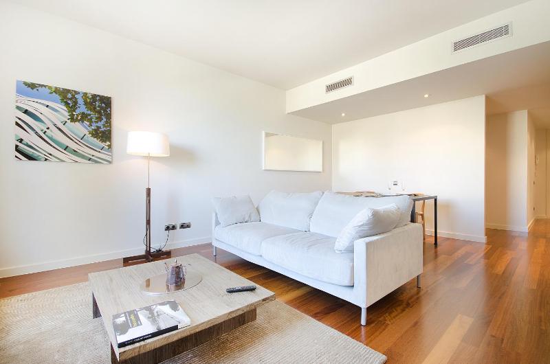 Two-Bedroom Apartment with City View- Paseo de Gracia 16 image 3