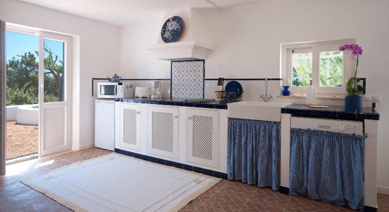 One-Bedroom House with Lake View image 1