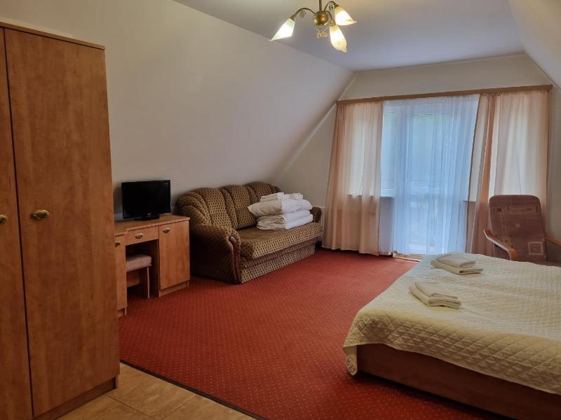 Quadruple Room with Balcony image 4