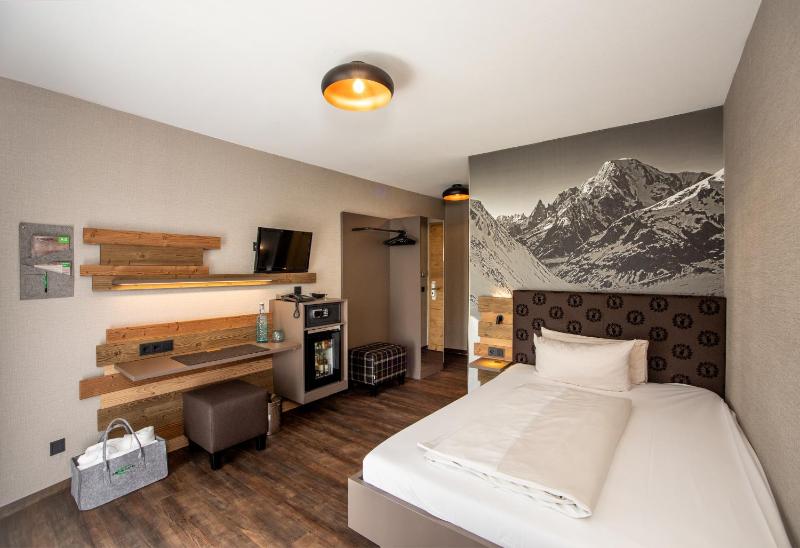 Deluxe Single Room image 1