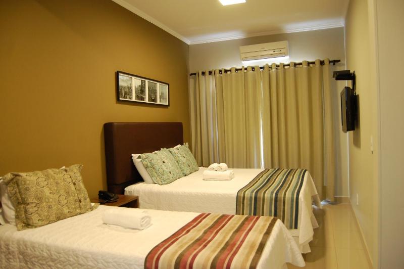 Ideali Hotel - image 2